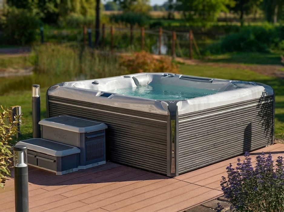 Bains jacuzzi dans le centre de bien-être de l'hôtel